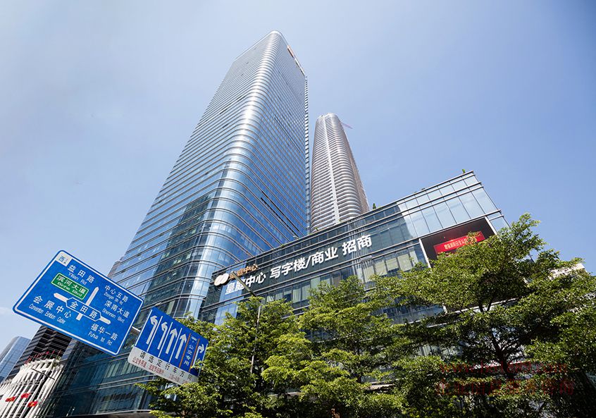 皇庭中心【皇庭中心大厦】会展中心地铁站A1出口 聚集塔尖企业 福田金融商务区 将以超赶香港中环的愿景、向跻身成为全球金融中心之列前进、无法撼动的深圳金融中心、深圳福田、约90%私算基金。银行、保险企业、 约85家世界500强企业、深圳本土3家总部500强企业 聚合城市人文资源 深圳政治、金融、文化的集约中心、深交所、市民中心、会展中心、5大MALL、6家国际五星级标准酒店、图书馆、音乐厅、中心公园、深圳市少年宫、这里是深圳.、城市客厅、代表了精神和城市发展高度