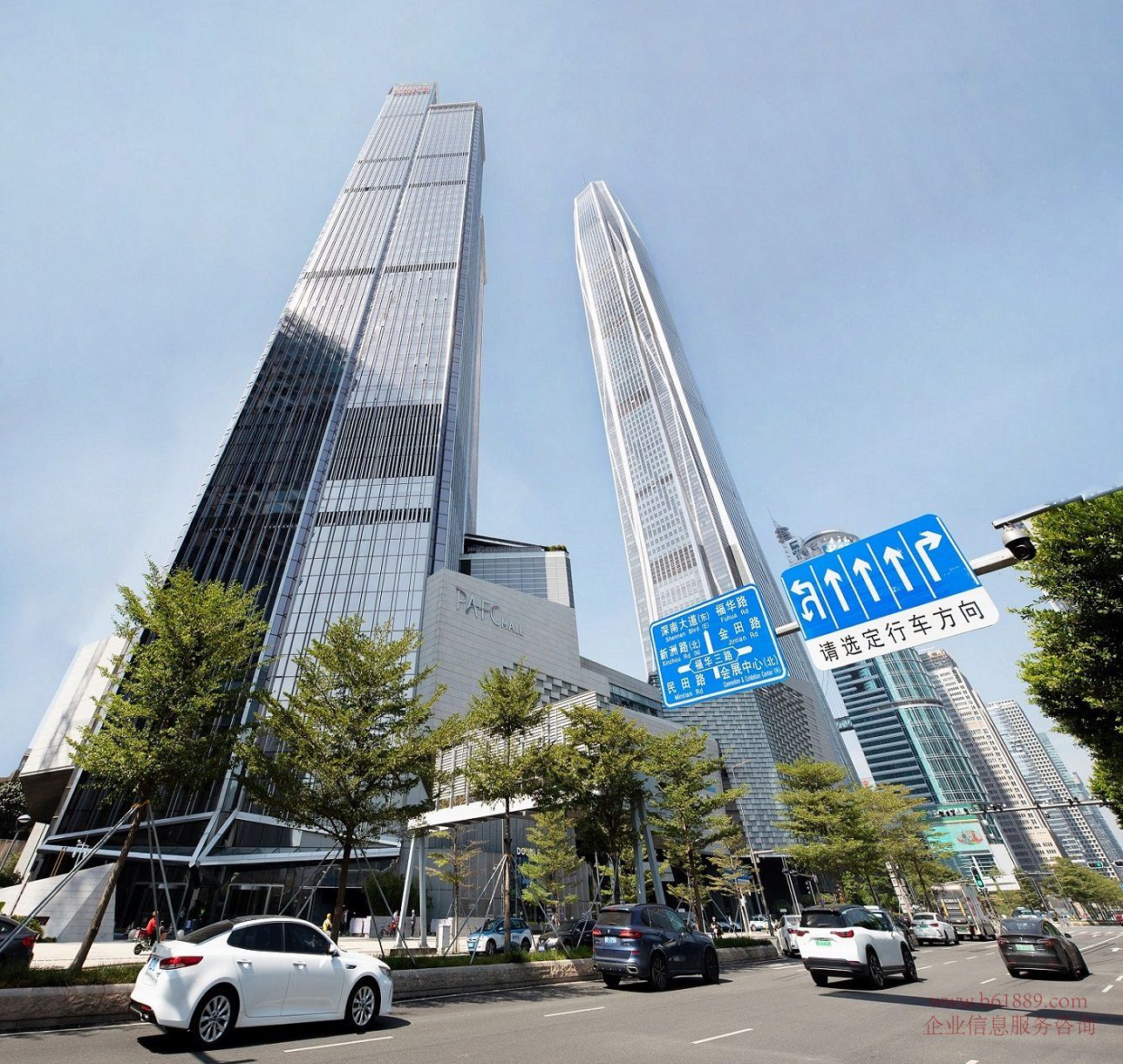 平安金融中心【平安国际金融中心】是外资企业、跨国科技、金融机构、区域总部、轻奢智慧办公空间、平安金融中心(平安国际金融中心)位于:福田中心区福华三路与益田路交汇处、是集时尚、文化、商务、商业、休闲娱乐和餐饮于一体的多功能商业综合体、其建筑面积约500.000平方米、囊括四个业态、包括甲级写字楼、酒店品牌Hyatt旗下的柏悦酒店、云际观光层以及高端体验购物中心PAFCMall、其北塔写字楼高599米、共118层、将为入驻的世界500强及金融企业提供定制化全方位的服务和配套、华南首屈一指的商业地标、平安金融中心【平安国际金融中心】分为南北两座