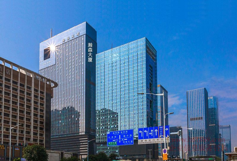 在看看深圳商业地产,“国速”中心这种面对“散户”的产品,就是很难卖,但是整栋整栋的商业地产,不愁卖