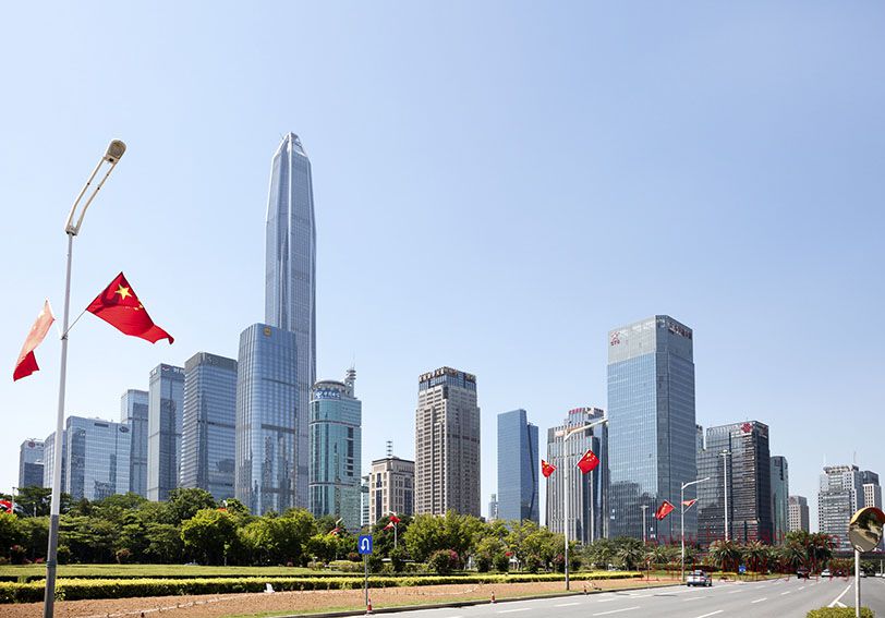 当前,福田区顺应国际创新资源“再中心化”,一直在积极探索城市治理的新趋势。如何在高密度以服务业为主体的城市中心,让科创产业成为区域转型突破的新动力,破解高成本挤压的“空心化”宿命,福田区提出了发展科创产业的蹊径