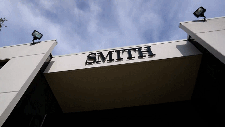 根据公司全球收入:SMITH、在SourceToday的2020年电子分销商50强名单中排名第9。在过去的20年中,SMITH、有17次被评为独立分销商第一位