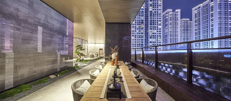 从满足文化需求到追求艺术审美,深圳New money们走在了前面。文化沙龙、新艺术生活派对、名作私享展等,成为新兴的都会文化交流形态。那么,一座全球标杆城市的中心需要怎样的“都会客厅”?