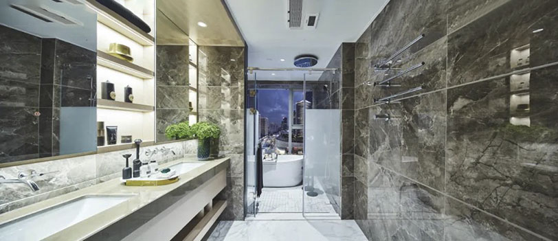 完美不止于此,这间卧室还有衣帽间、卫生间、独立阳台等组合配置。静立阳台,来一杯红酒,赏中央大街的人来人往,波点灯光艺术闪烁都市霓虹。24小时无时差的国际时尚,在此独赏